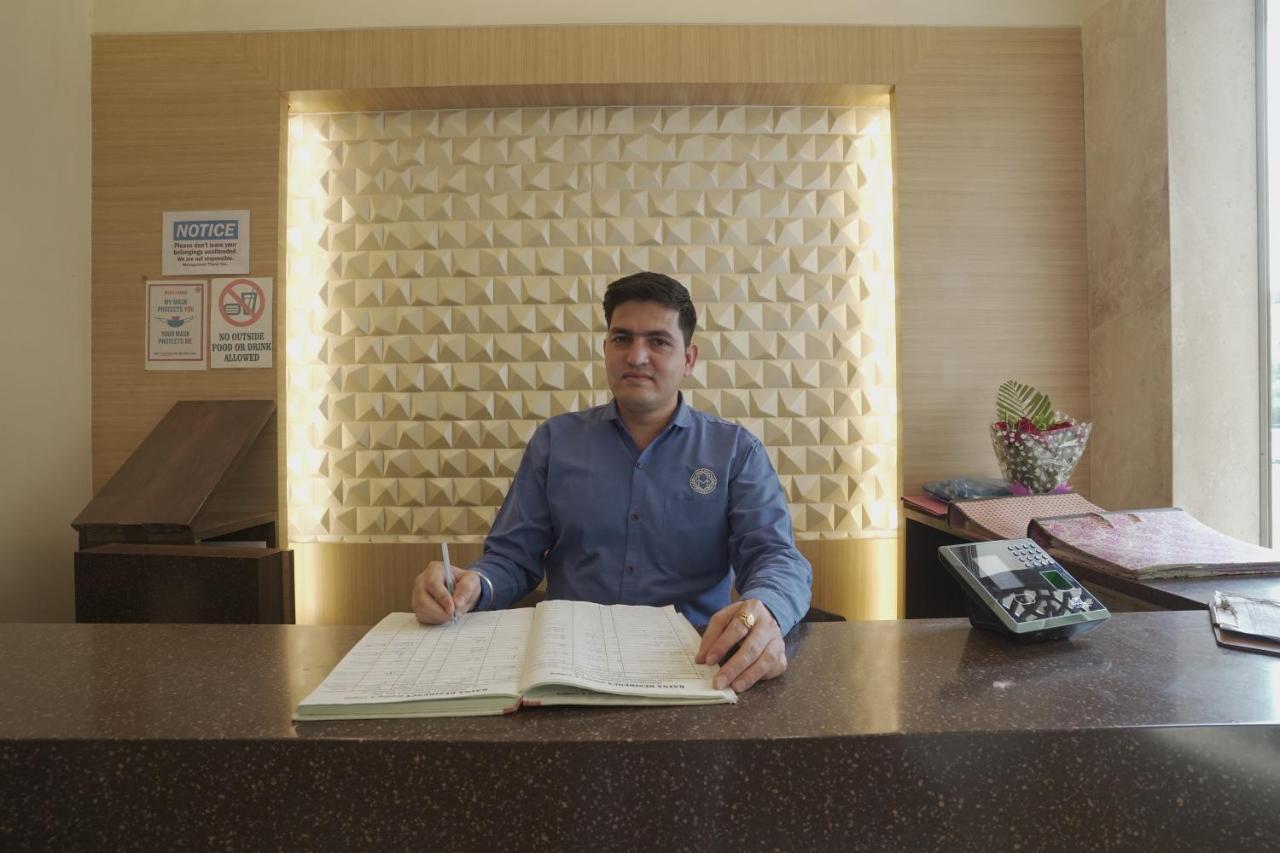 Hotel Mathoshree ターネー エクステリア 写真