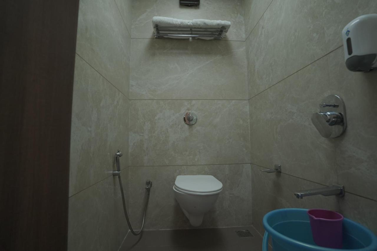 Hotel Mathoshree ターネー エクステリア 写真