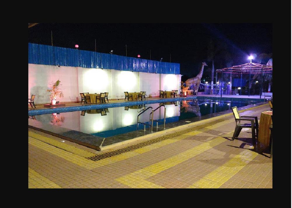 Hotel Mathoshree ターネー エクステリア 写真